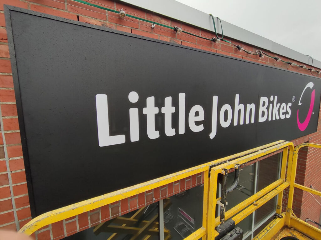 bindernagel-referenz-little-john-bikes-schild